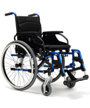 : Le fauteuil manuel V300 est un fauteuil roulant manuel léger pour une utilisation temporaire ou permanente avec de nombreux réglages possibles. Bleu