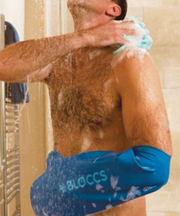 Le protecteur étanche Bloccs est spécialement conçu pour protéger un plâtre ou un pansement et permettre à l’utilisateur de prendre un bain ou une douche sans aucune gêne.