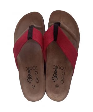 Ces chaussures pour homme sont en cuir et textile. Elles sont confortables tout en étant tendances. Disponibles en 2 coloris : rouge et bleu.